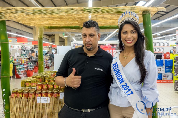 Miss Réunion 2017 en dédicaces à l'Étang-Salé