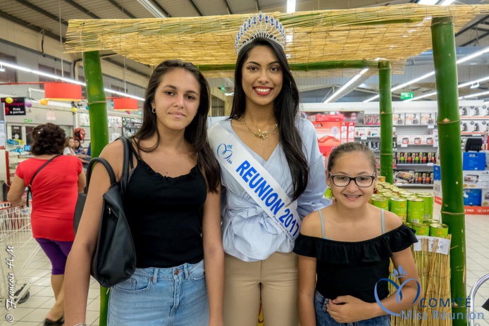 Miss Réunion 2017 en dédicaces à l'Étang-Salé