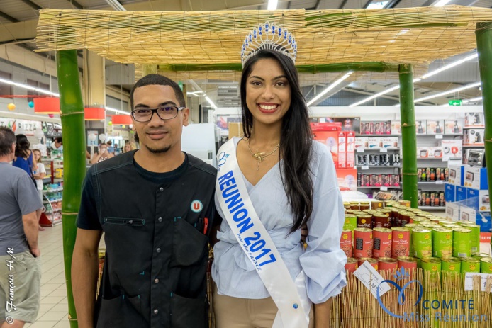 Miss Réunion 2017 en dédicaces à l'Étang-Salé