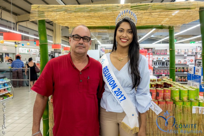 Miss Réunion 2017 en dédicaces à l'Étang-Salé