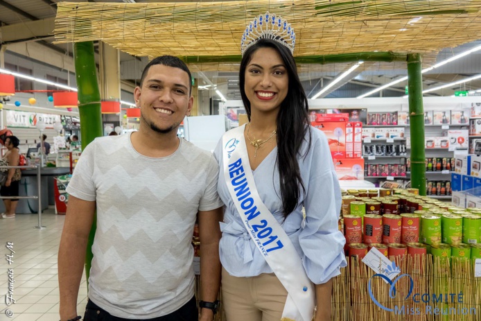 Miss Réunion 2017 en dédicaces à l'Étang-Salé
