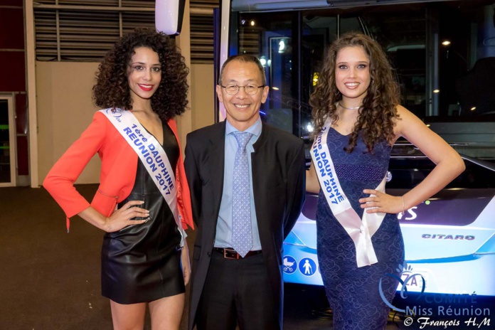 Jean-Jacques Fung, directeur général de la Soidparc, entouré de Lyna Boyer et Lina Françoise, 1ère et 2ème dauphines de Miss Réunion 2017 Jean-Jacques Fung, directeur général de la Soidparc, entouré de Lyna Boyer et Lina Françoise, 1ère et 2ème dauphines de Miss Réunion 2017