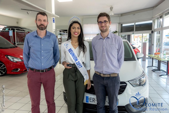 Jean-Pierre Passimourt, directeur marketing, Audrey Chane Pao Lan, Miss Réunion 2017, et Alexis Récipon, directeur commercial Jean-Pierre Passimourt, directeur marketing, Audrey Chane Pao Lan, Miss Réunion 2017, et Alexis Récipon, directeur commercial