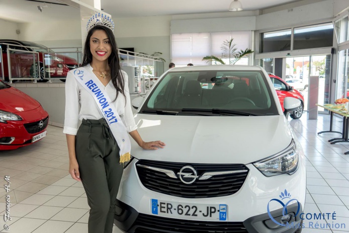 Miss Réunion a reçu les clés de son Opel Crossland X
