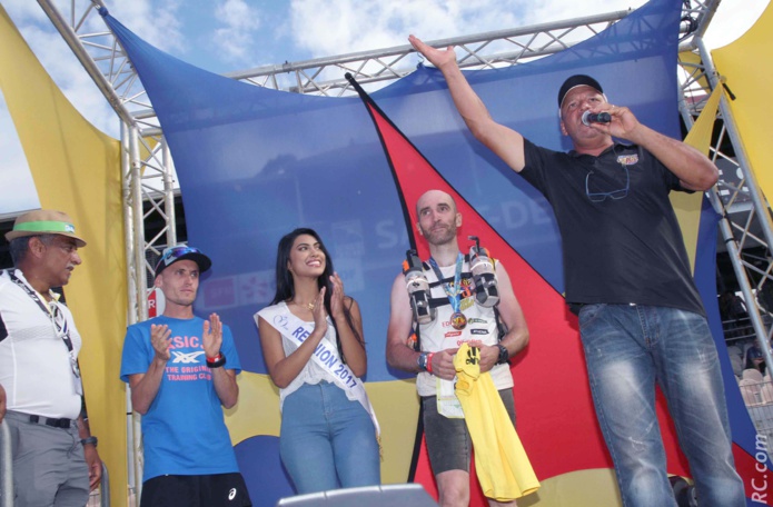 Miss Réunion accueille le dernier finisher du Grand Raid