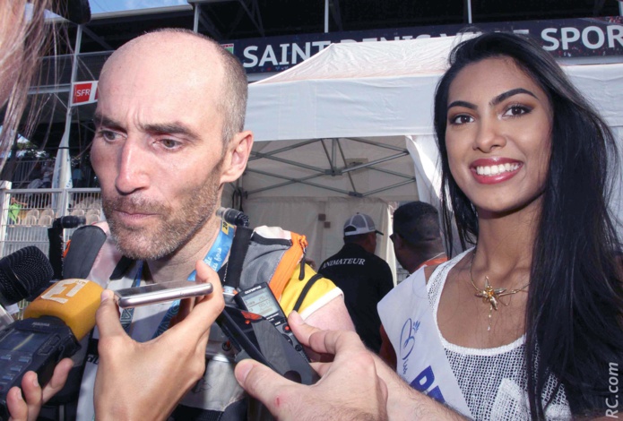 Miss Réunion accueille le dernier finisher du Grand Raid