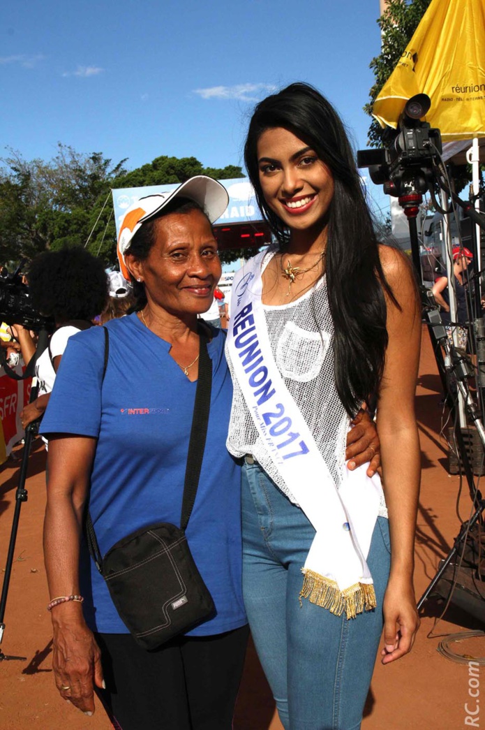 Miss Réunion accueille le dernier finisher du Grand Raid