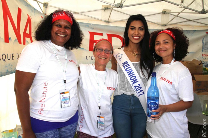 Avec l'équipe de la tente Edéna Avec l'équipe de la tente Edéna