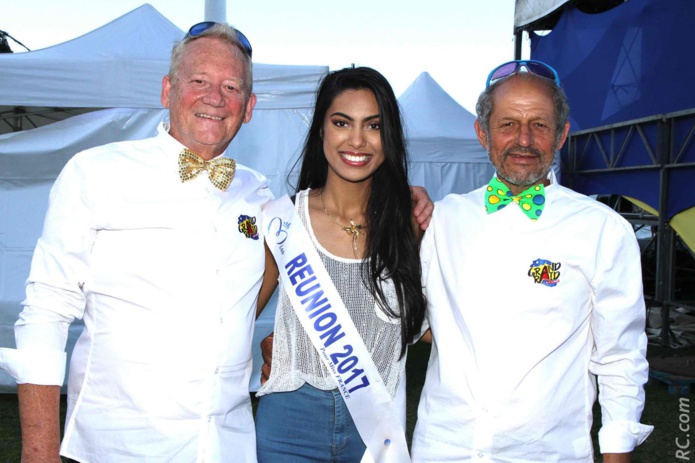 Avec l'équipe d'organisation Avec l'équipe d'organisation