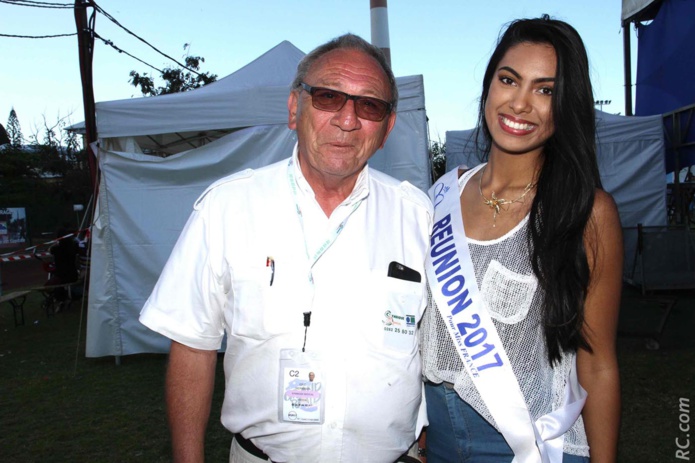 Miss Réunion accueille le dernier finisher du Grand Raid Miss Réunion accueille le dernier finisher du Grand Raid