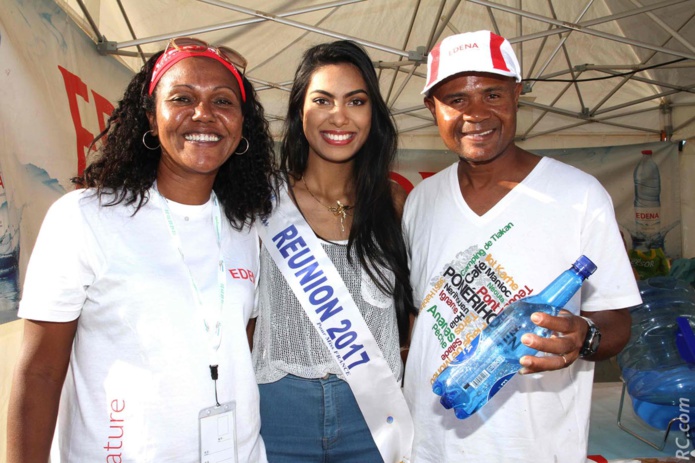 Miss Réunion accueille le dernier finisher du Grand Raid Miss Réunion accueille le dernier finisher du Grand Raid