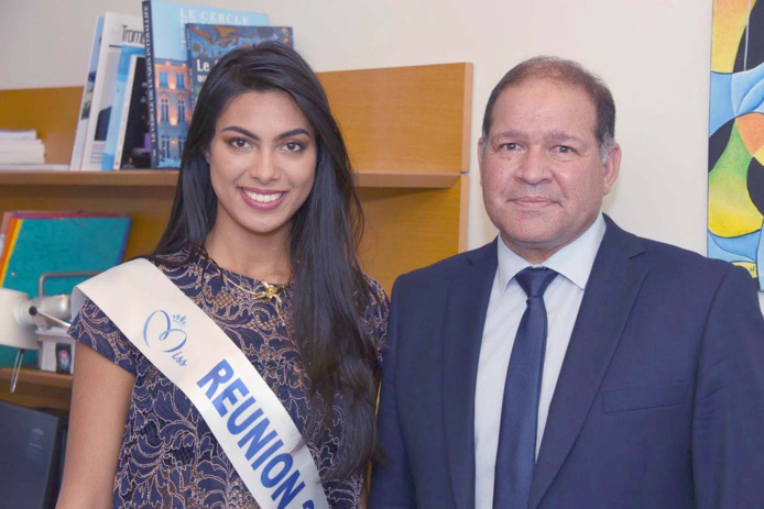 Audrey Chane Pao Kan dans le bureau du député de sa circonscription David Lorion Audrey Chane Pao Kan dans le bureau du député de sa circonscription David Lorion