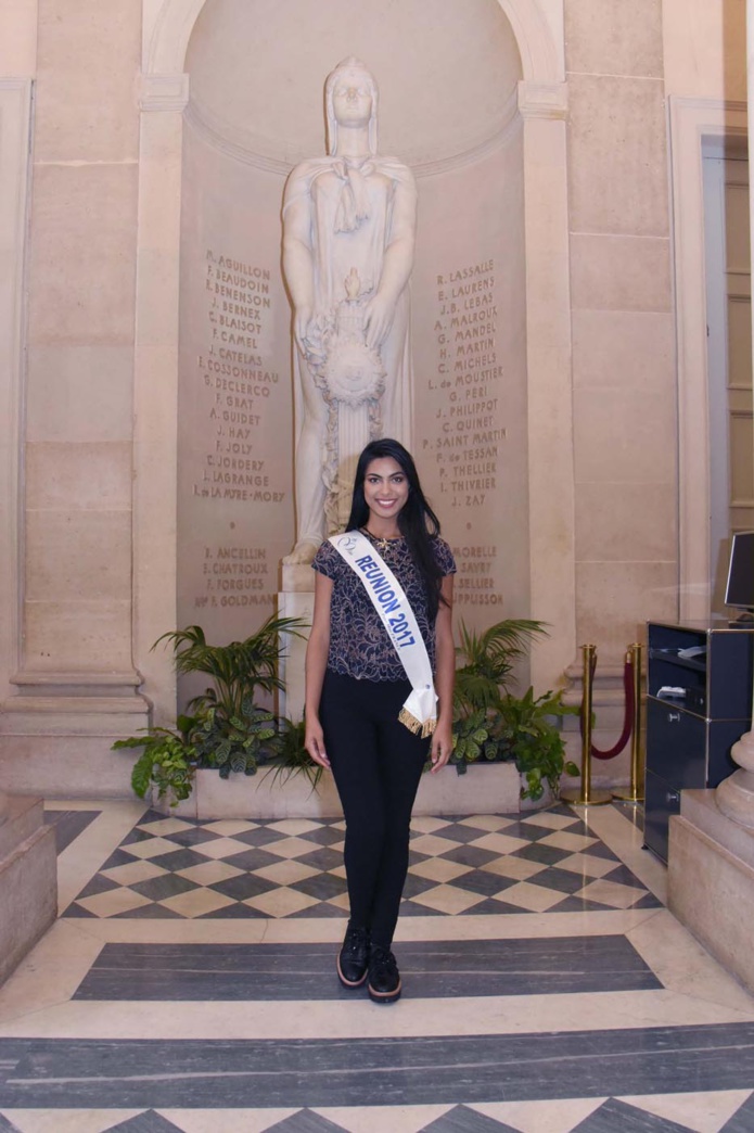 La visite de l'Assemblée débute... La visite de l'Assemblée débute...