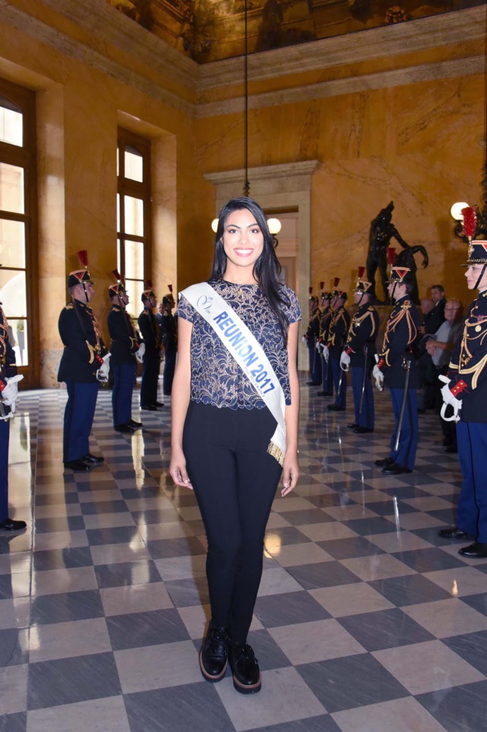 Au milieu de la garde républicaine qui attendait l'arrivée du président de l'Assemblée Nationale
