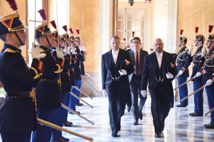 L'arrivée du président ou du vice-président le cas échéant est un moment solennel...