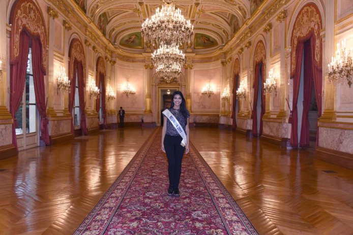 Miss Réunion à l'Assemblée Nationale, invitée par le député David Lorion