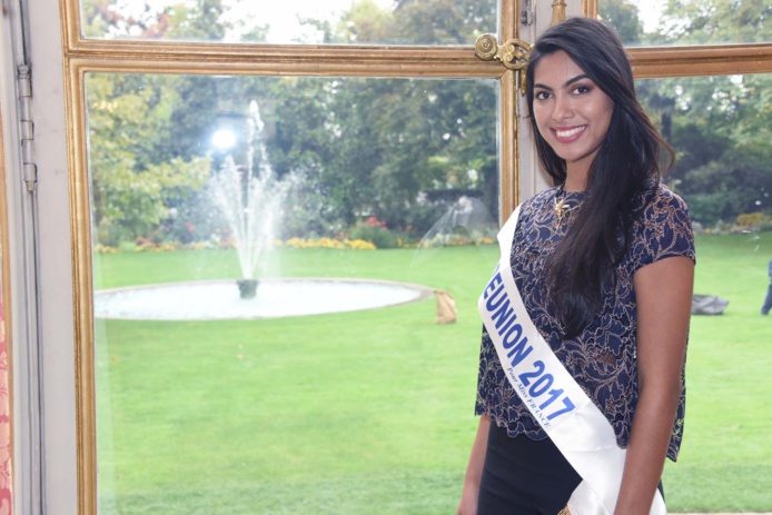 Miss Réunion à l'Assemblée Nationale, invitée par le député David Lorion