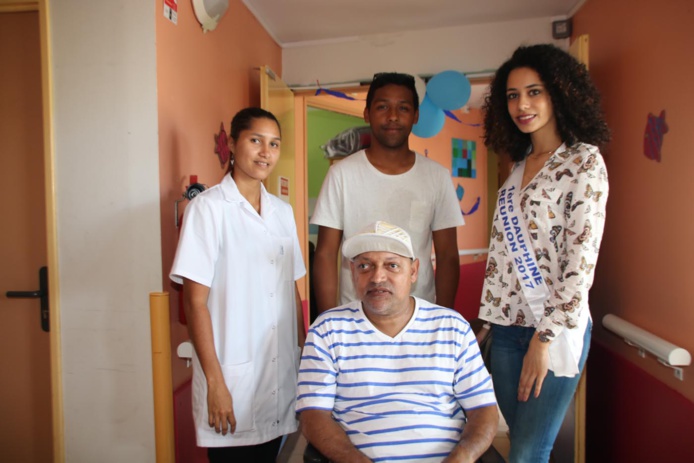 Lyna Boyer, 1ère dauphine, auprès des handicapés à Saint-Benoît Lyna Boyer, 1ère dauphine, auprès des handicapés à Saint-Benoît