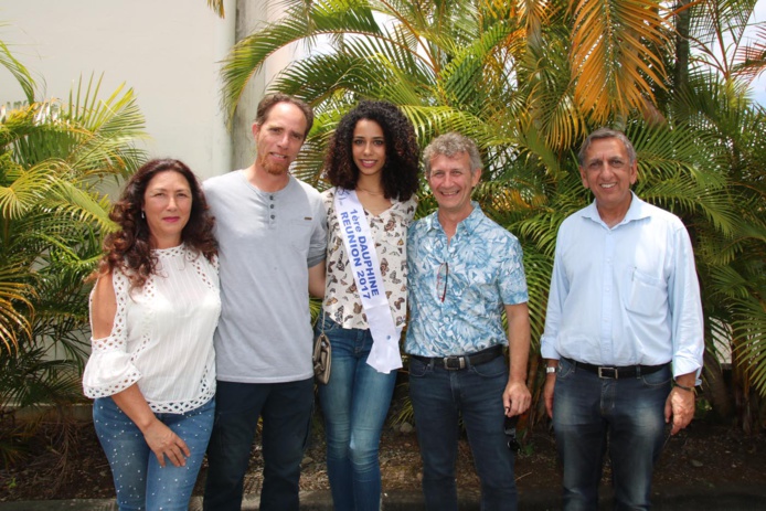Lyna Boyer, 1ère dauphine, auprès des handicapés à Saint-Benoît Lyna Boyer, 1ère dauphine, auprès des handicapés à Saint-Benoît