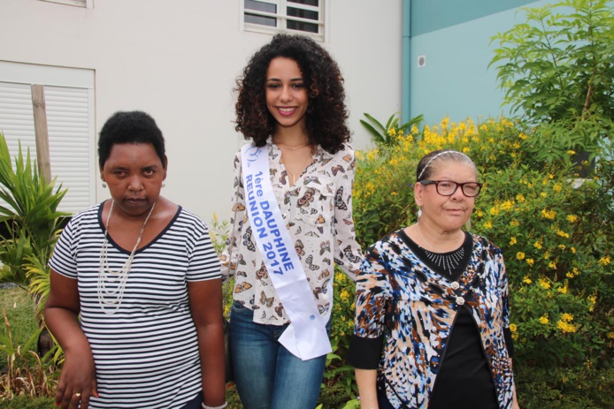 Lyna Boyer, 1ère dauphine, auprès des handicapés à Saint-Benoît Lyna Boyer, 1ère dauphine, auprès des handicapés à Saint-Benoît