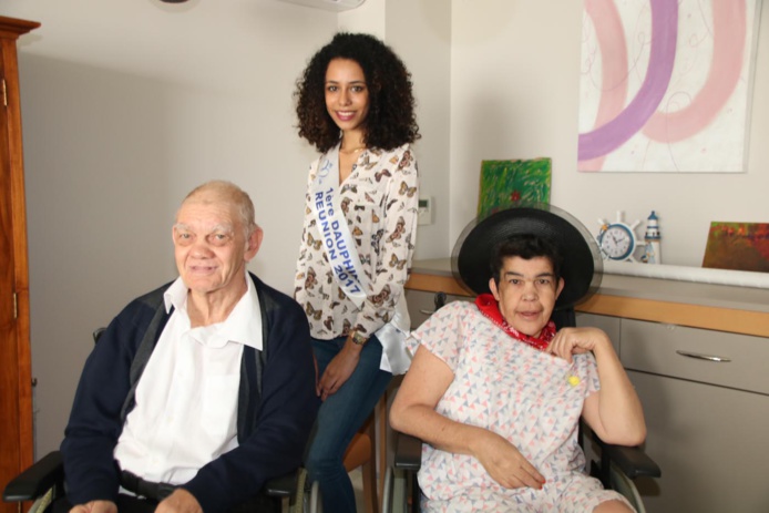 Lyna Boyer, 1ère dauphine, auprès des handicapés à Saint-Benoît