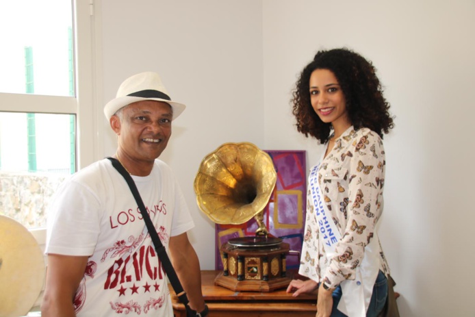 Lyna Boyer, 1ère dauphine, auprès des handicapés à Saint-Benoît Lyna Boyer, 1ère dauphine, auprès des handicapés à Saint-Benoît