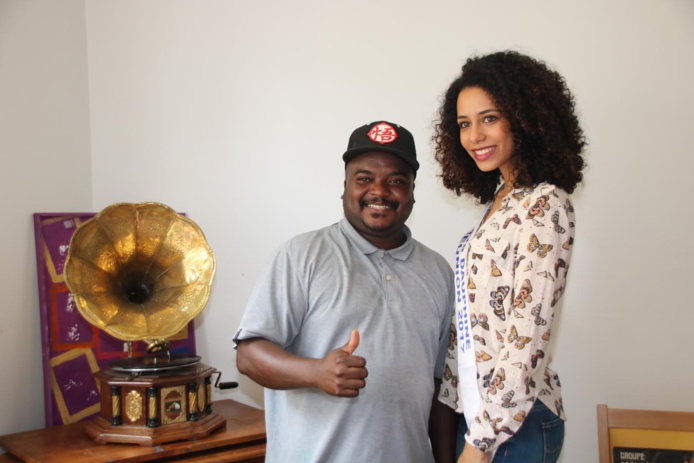 Lyna Boyer, 1ère dauphine, auprès des handicapés à Saint-Benoît Lyna Boyer, 1ère dauphine, auprès des handicapés à Saint-Benoît