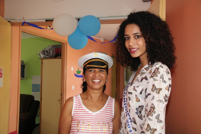 Lyna Boyer, 1ère dauphine, auprès des handicapés à Saint-Benoît Lyna Boyer, 1ère dauphine, auprès des handicapés à Saint-Benoît