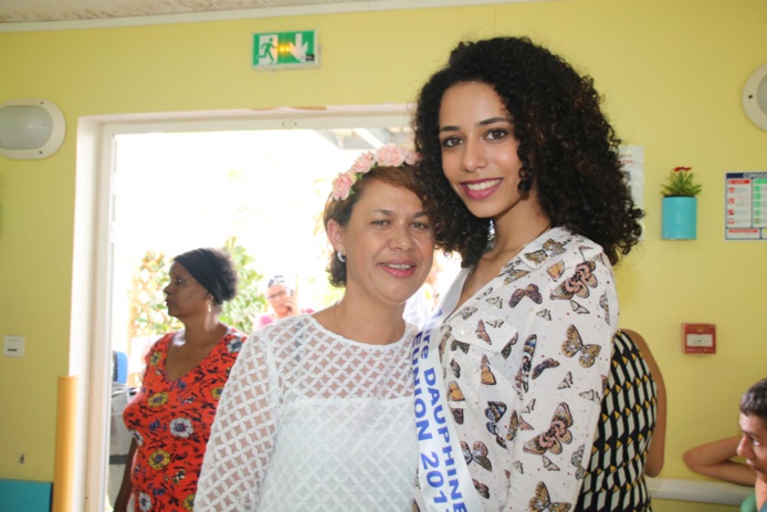 Lyna Boyer, 1ère dauphine, auprès des handicapés à Saint-Benoît Lyna Boyer, 1ère dauphine, auprès des handicapés à Saint-Benoît