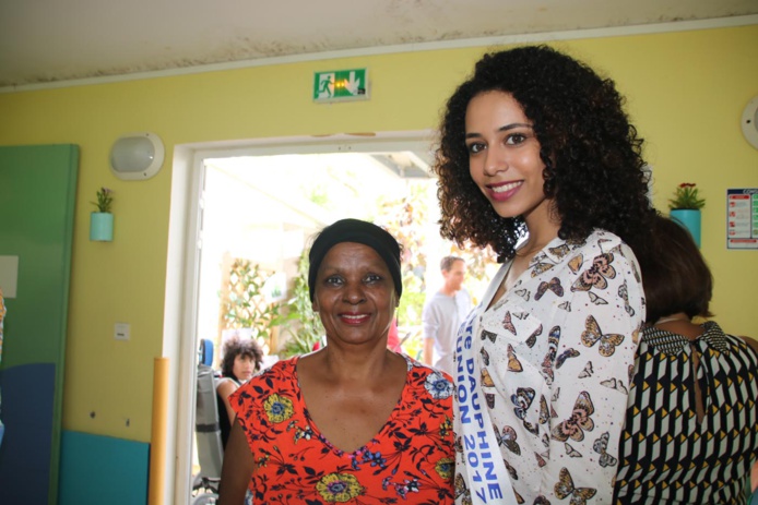 Lyna Boyer, 1ère dauphine, auprès des handicapés à Saint-Benoît Lyna Boyer, 1ère dauphine, auprès des handicapés à Saint-Benoît
