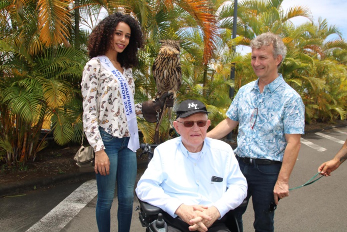 Lyna Boyer avec Mr Lorion et Philippe Yver, le directeur du Pôle Médico-Social Philippe de Camaret
