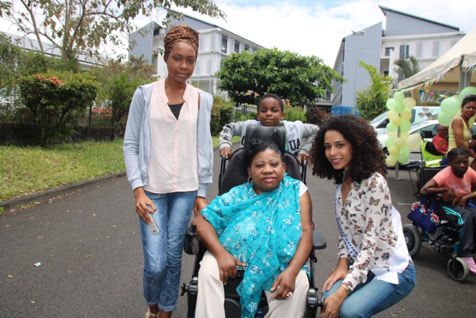 Lyna Boyer, 1ère dauphine, auprès des handicapés à Saint-Benoît