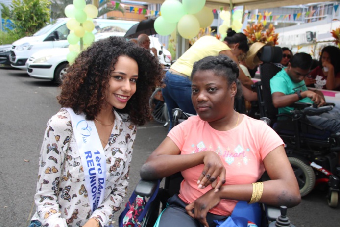 Lyna Boyer, 1ère dauphine, auprès des handicapés à Saint-Benoît Lyna Boyer, 1ère dauphine, auprès des handicapés à Saint-Benoît