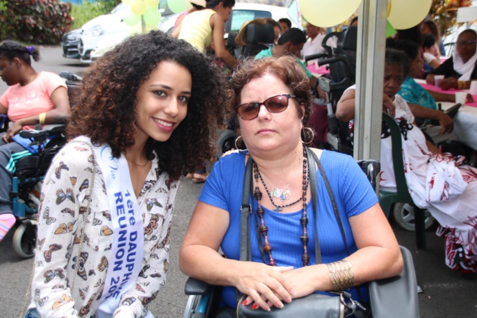 Lyna Boyer, 1ère dauphine, auprès des handicapés à Saint-Benoît