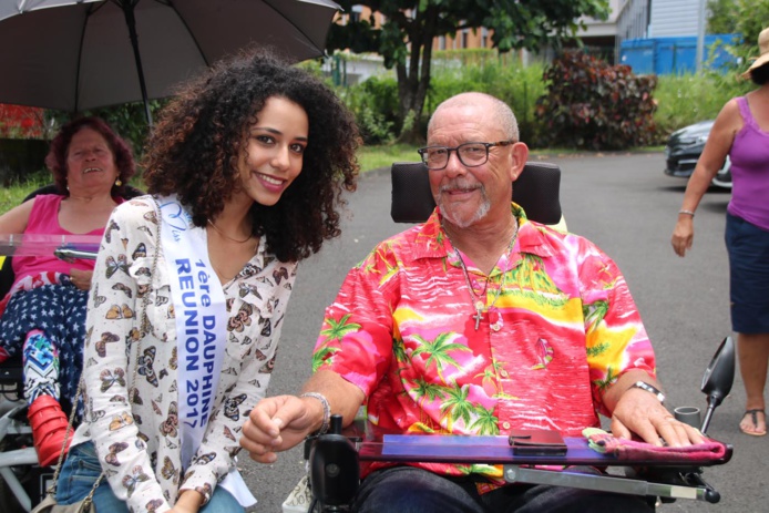 Lyna Boyer, 1ère dauphine, auprès des handicapés à Saint-Benoît Lyna Boyer, 1ère dauphine, auprès des handicapés à Saint-Benoît