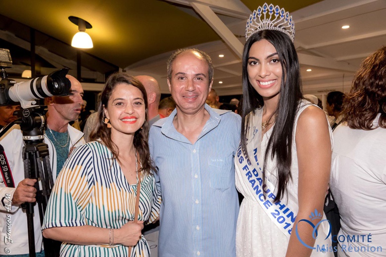 Stéphanie Bégert, responsable communication Air Austral, Bobby de Freedom, et Miss Réunion 2017 Stéphanie Bégert, responsable communication Air Austral, Bobby de Freedom, et Miss Réunion 2017