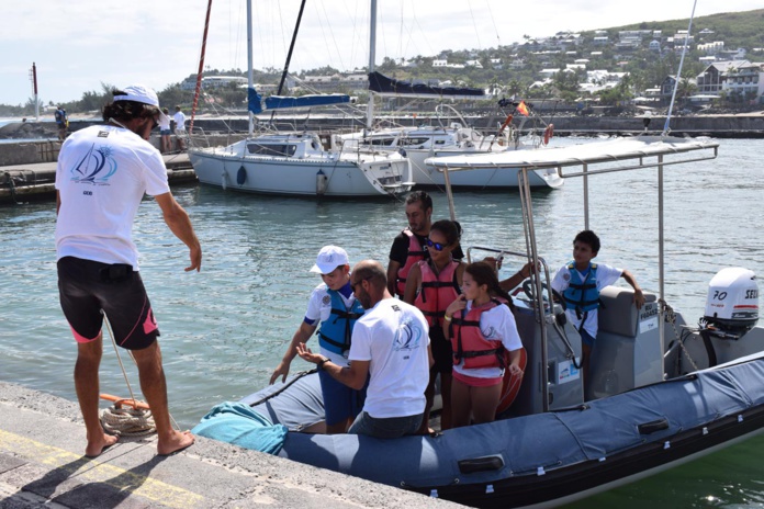 Miss Réunion 2017 soutient les Voiliers de l'Espoir à Saint-Gilles Miss Réunion 2017 soutient les Voiliers de l'Espoir à Saint-Gilles