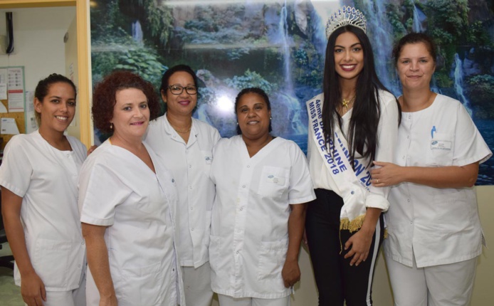 Audrey Chane Pao Kan visite les personnes âgées de l'USLD Audrey Chane Pao Kan visite les personnes âgées de l'USLD