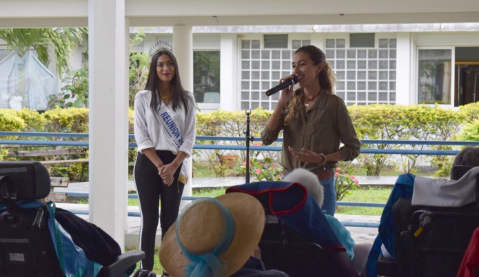 Audrey Chane Pao Kan visite les personnes âgées de l'USLD Audrey Chane Pao Kan visite les personnes âgées de l'USLD