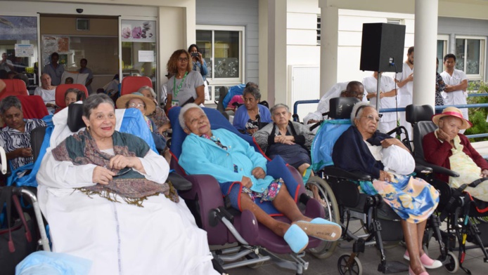 Audrey Chane Pao Kan visite les personnes âgées de l'USLD Audrey Chane Pao Kan visite les personnes âgées de l'USLD
