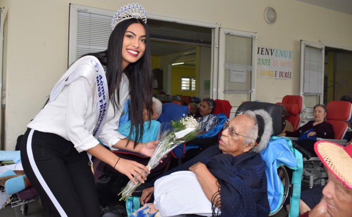 Audrey Chane Pao Kan visite les personnes âgées de l'USLD Audrey Chane Pao Kan visite les personnes âgées de l'USLD