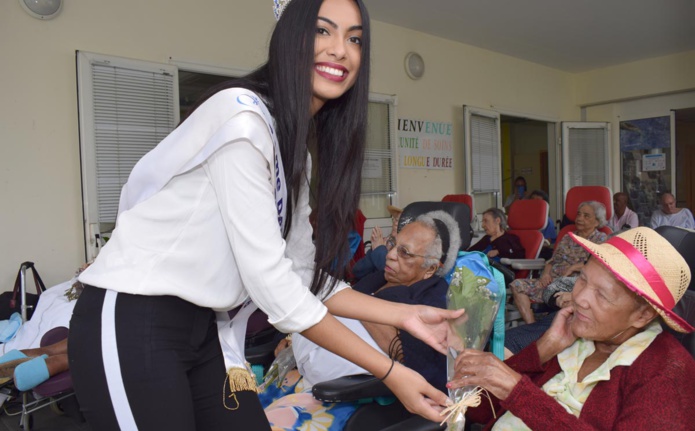 Audrey Chane Pao Kan visite les personnes âgées de l'USLD Audrey Chane Pao Kan visite les personnes âgées de l'USLD