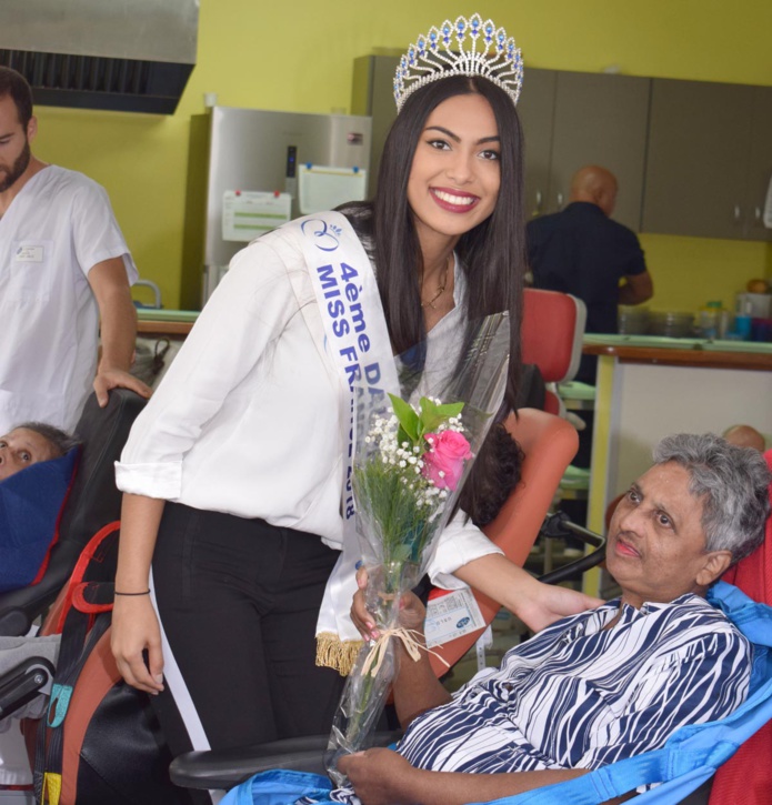 Audrey Chane Pao Kan visite les personnes âgées de l'USLD