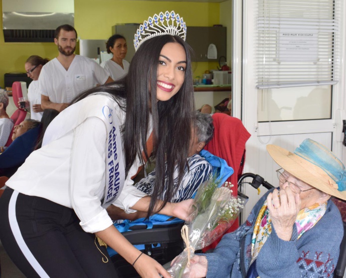 Audrey Chane Pao Kan visite les personnes âgées de l'USLD