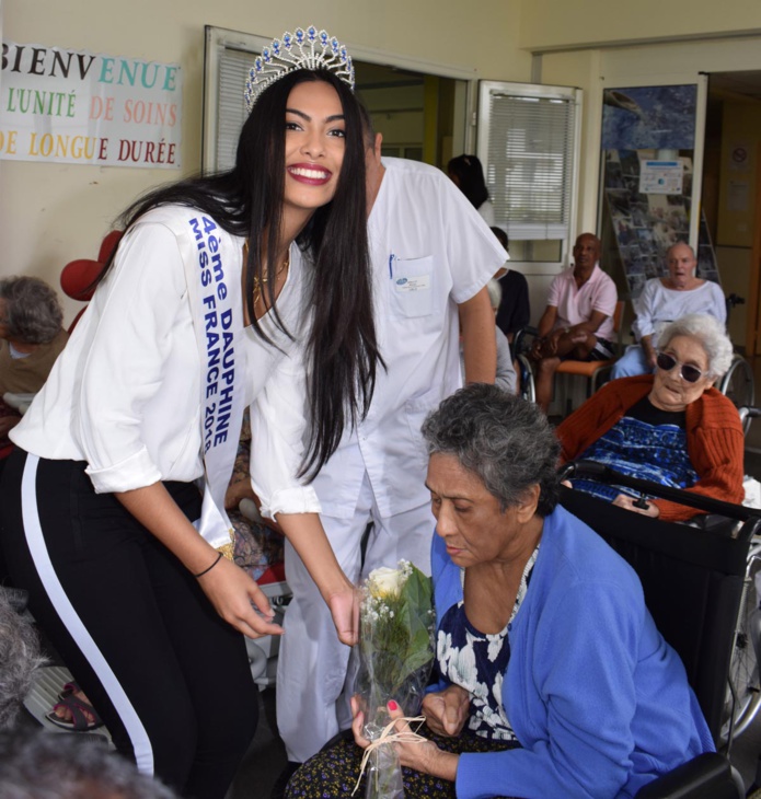 Audrey Chane Pao Kan visite les personnes âgées de l'USLD