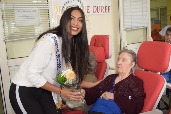 Audrey Chane Pao Kan visite les personnes âgées de l'USLD