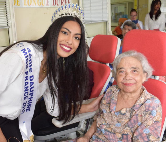 Audrey Chane Pao Kan visite les personnes âgées de l'USLD