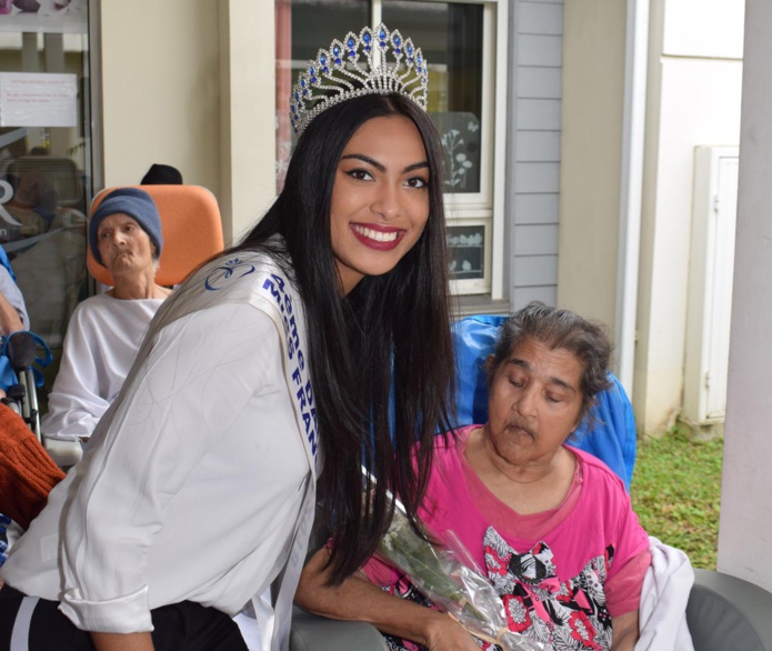 Audrey Chane Pao Kan visite les personnes âgées de l'USLD Audrey Chane Pao Kan visite les personnes âgées de l'USLD