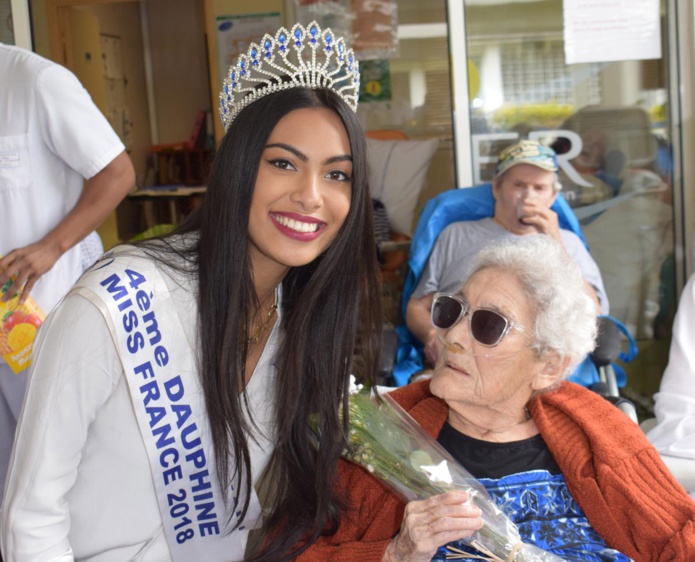 Audrey Chane Pao Kan visite les personnes âgées de l'USLD Audrey Chane Pao Kan visite les personnes âgées de l'USLD
