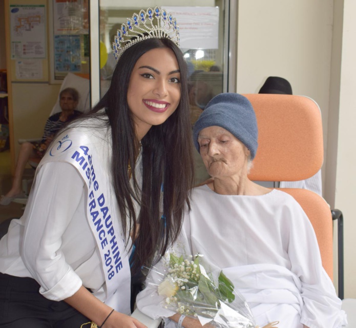 Audrey Chane Pao Kan visite les personnes âgées de l'USLD